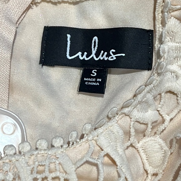 Lulus cream coloured midi lace dress. US 4. - Picture 7 of 9